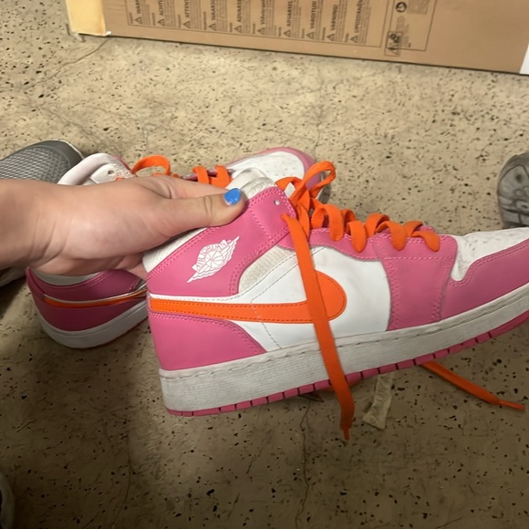 pink and orange jordan’s women’s size 7.5 - Picture 3 of 3